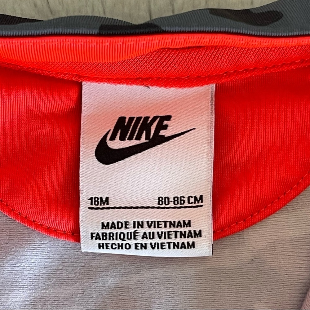 Nike Gray and Black Camo Baby Jacket with Orang Logo Size 18 Month Old - Picture 4 of 8